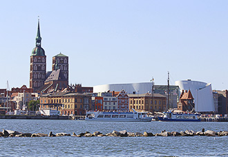 Das OZEANEUM auf der Hafeninsel, © Kerstin Riemer/pixabay.com