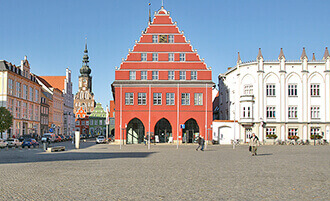 Hotel zur Brücke - Vorschaubild Greifswald Rathaus